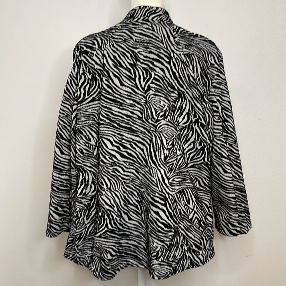 Notations Suit jacket. Animal Print. Zebra print. Size Large. - Picture 3 of 7